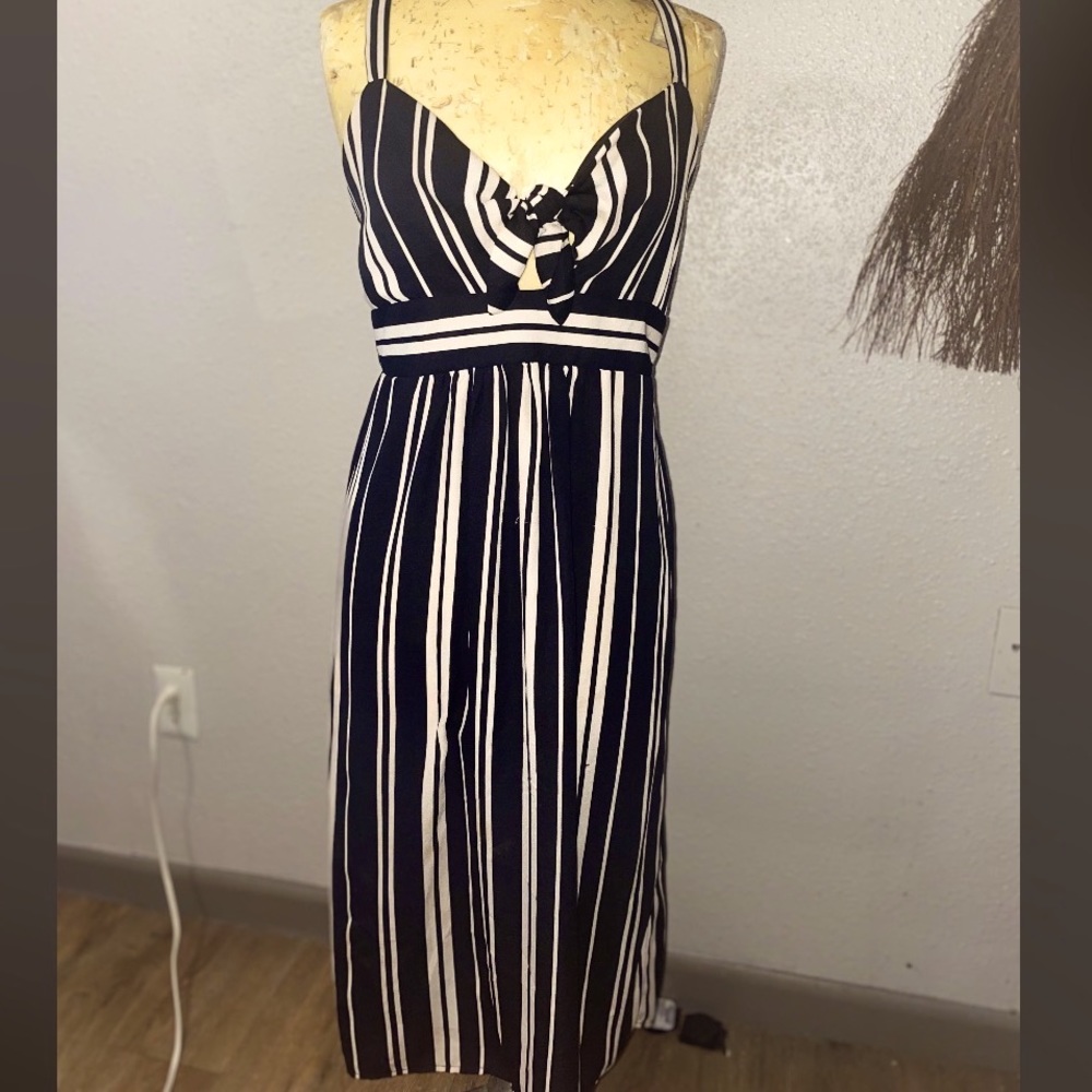 Xhilaration Keyhole Dress